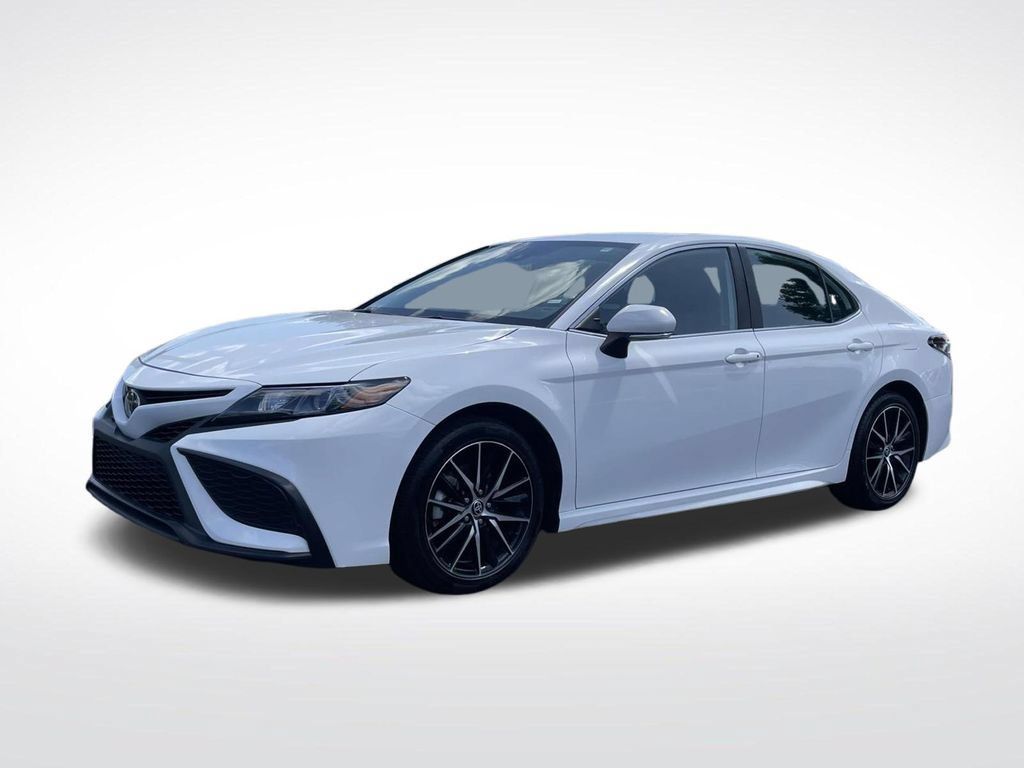 Used 2024 Toyota Camry SE w/ Convenience Package FWD image 3