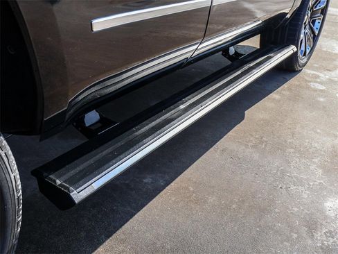 Used 2019 GMC Yukon Denali w/ Denali Ultimate Package image 11