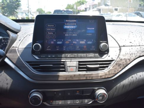 Used 2025 Nissan Altima 2.5 SV FWD image 18