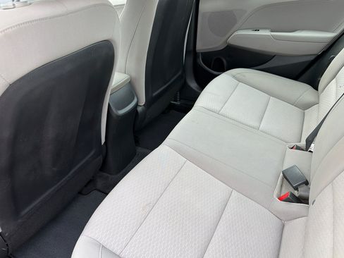 Used 2020 Hyundai Elantra SE FWD image 9