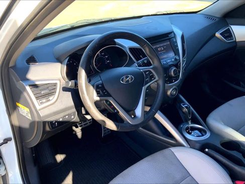 Used 2013 Hyundai Veloster w/ Style Pkg image 16