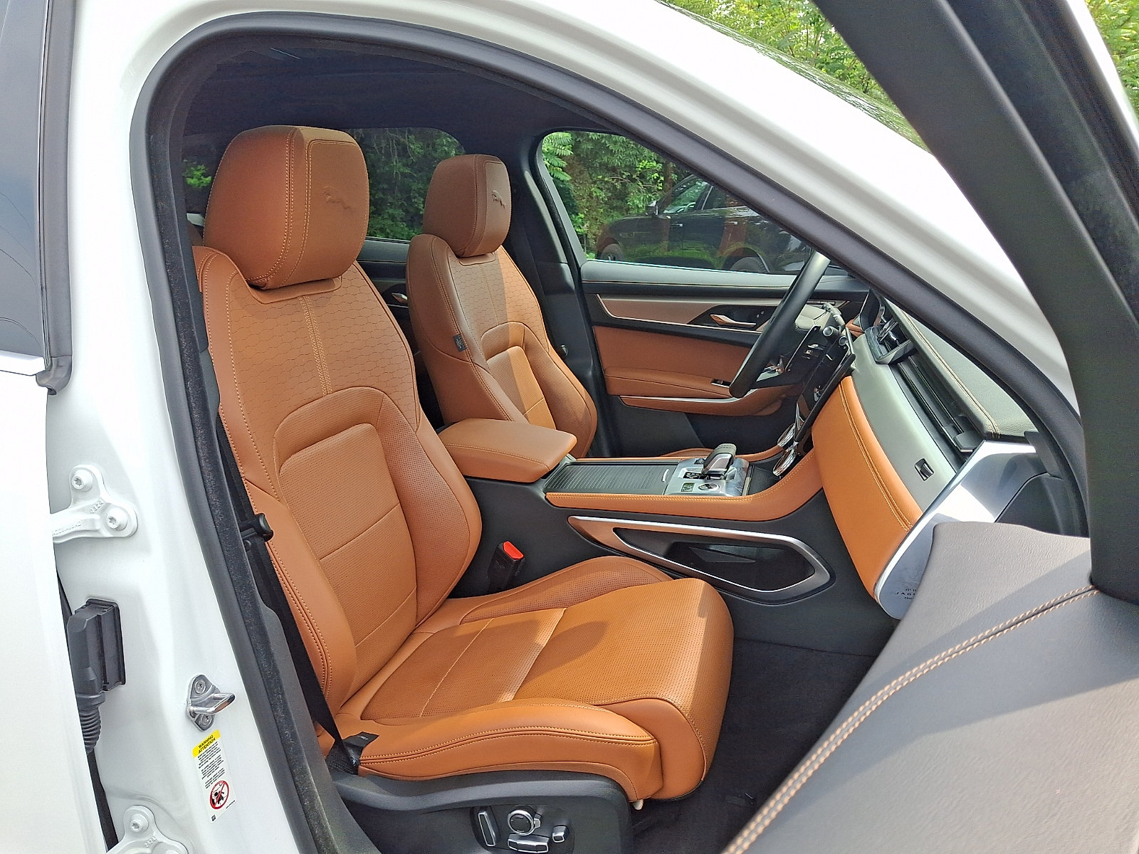 Used 2026 Jaguar F-PACE R-Dynamic S AWD/4WD image 3