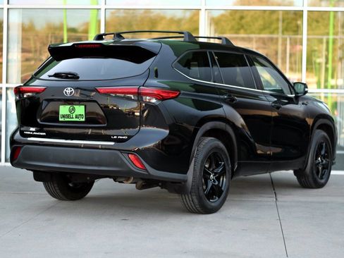 Used 2020 Toyota Highlander LE image 7