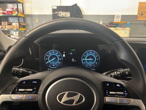 Used 2025 Hyundai Elantra Limited image 29