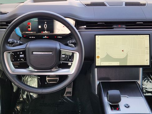 Certified 2025 Land Rover Range Rover SE AWD/4WD image 23