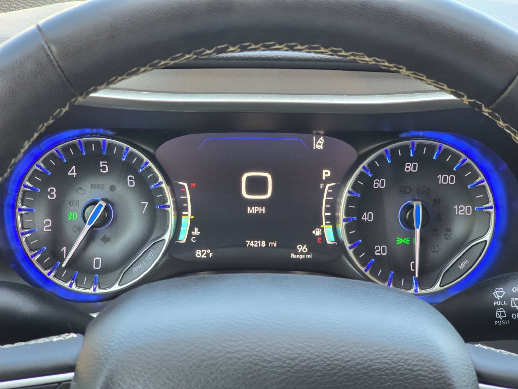 Used 2024 Chrysler Pacifica Touring-L FWD image 31
