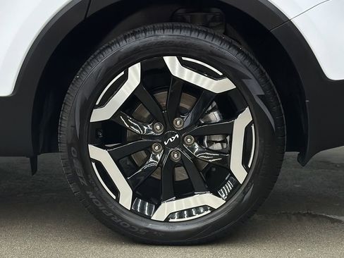 Used 2025 Kia Telluride EX FWD image 12