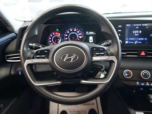 Used 2021 Hyundai Elantra SE FWD image 24