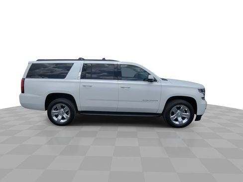 Used 2020 Chevrolet Suburban LT w/ Luxury Package RWD image 9