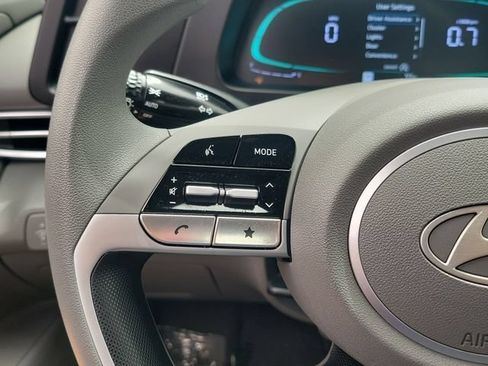 Certified 2026 Hyundai Elantra SE FWD image 7