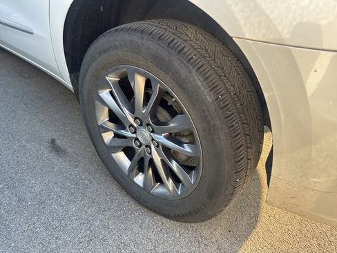 Used 2022 Buick Enclave Avenir w/ Avenir Technology Package image 6