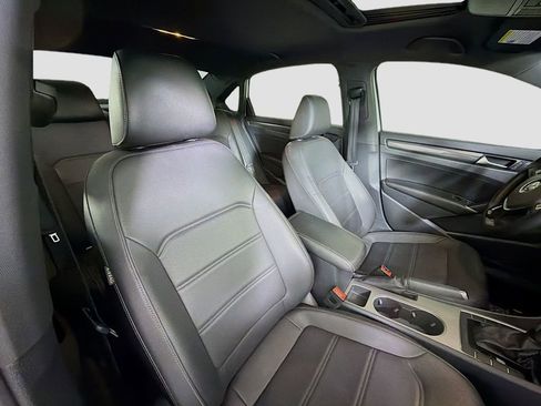 Used 2022 Volkswagen Passat 2.0T R-Line image 32