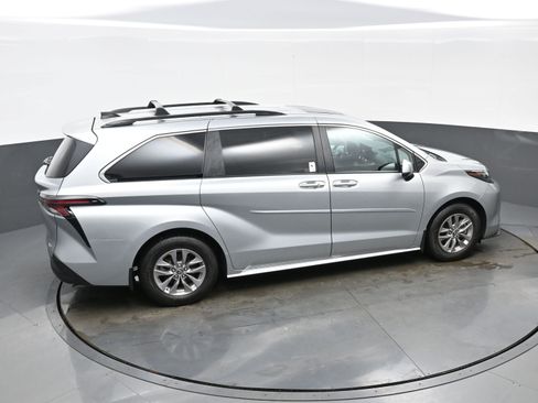 Used 2025 Toyota Sienna XLE w/ XLE Plus Package AWD/4WD image 44