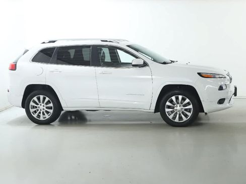Used 2018 Jeep Cherokee Overland w/ Technology Group AWD/4WD image 11