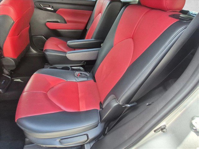 Used 2022 Toyota Highlander XSE FWD image 19