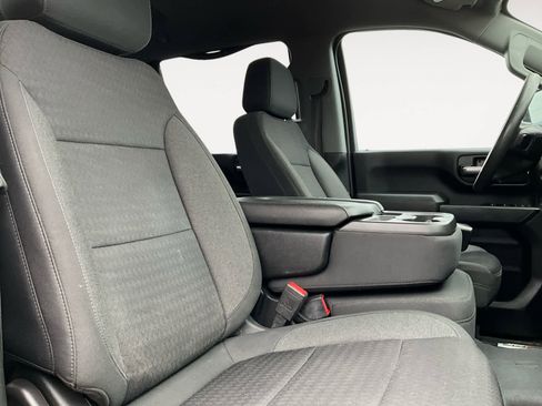 Used 2022 Chevrolet Silverado 2500 Custom w/ Custom Value Package image 17