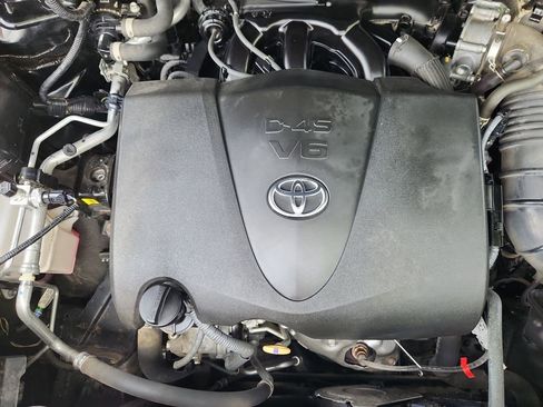 Used 2022 Toyota Highlander LE AWD/4WD image 17