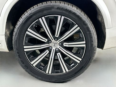 Certified 2024 Volvo XC90 B5 Core image 32