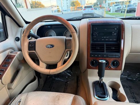 Used 2006 Ford Explorer Eddie Bauer image 10
