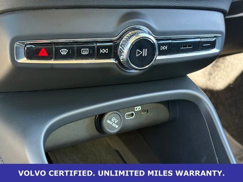 Certified 2025 Volvo XC40 B5 Core image 19