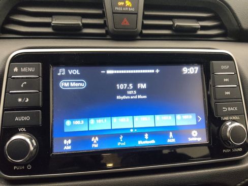 Used 2025 Nissan Versa S w/ Trunk Package image 25