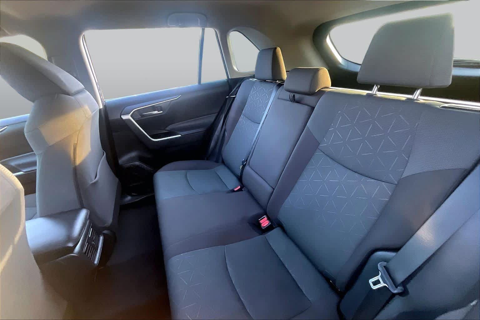 Used 2025 Toyota RAV4 XLE FWD image 20