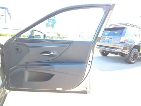 Used 2019 Lexus ES 300h w/ Accessory Package 2 FWD image 22