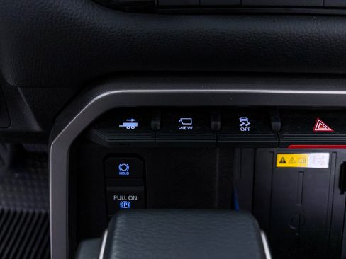 Used 2024 Toyota Tundra Limited image 25