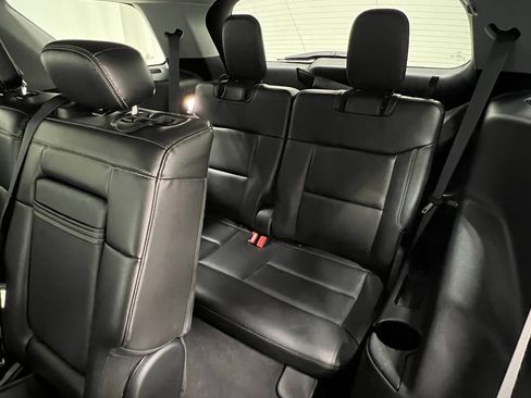 Used 2021 Ford Explorer XLT w/ Equipment Group 202A AWD/4WD image 34