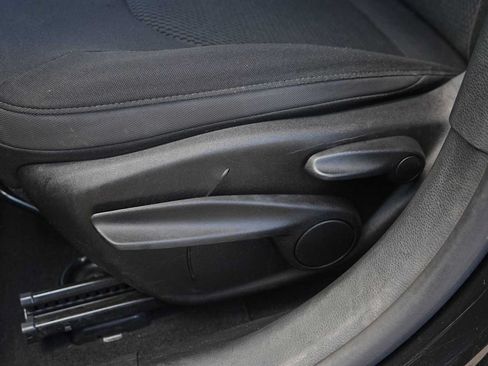 Used 2018 Jeep Renegade Altitude FWD image 12