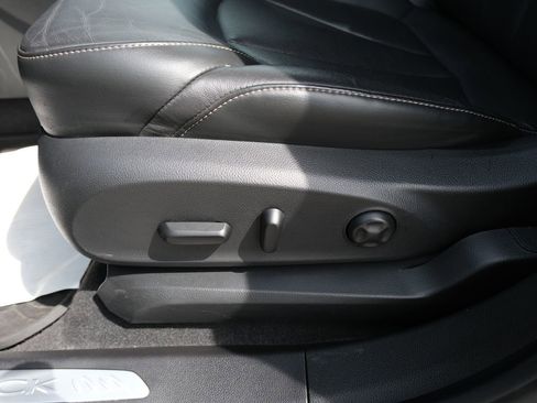 Used 2017 Buick Envision Essence FWD image 24