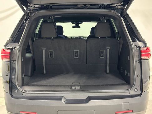 Used 2023 Chevrolet Traverse LT AWD/4WD image 5