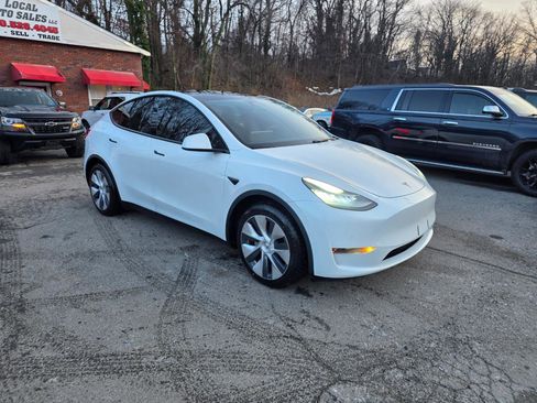Used 2020 Tesla Model Y Long Range image 3
