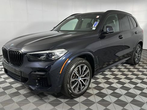 Used 2022 BMW X5 xDrive40i w/ M Sport Package AWD/4WD image 3
