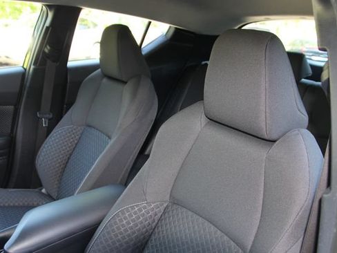 Used 2020 Toyota C-HR LE FWD image 19