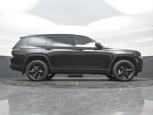 New 2026 Jeep Grand Cherokee L Limited image 17