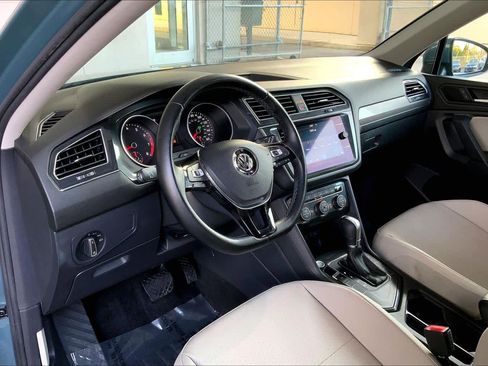 Used 2019 Volkswagen Tiguan SE w/ Panoramic Sunroof Package image 17