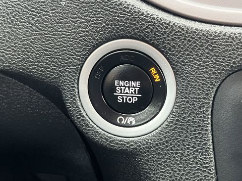 Used 2023 Dodge Charger SXT image 5