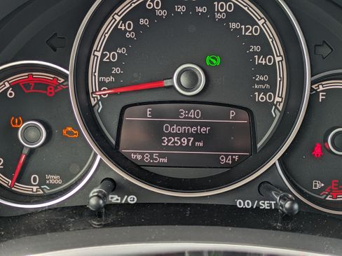 Used 2019 Volkswagen Beetle 2.0T S FWD image 24