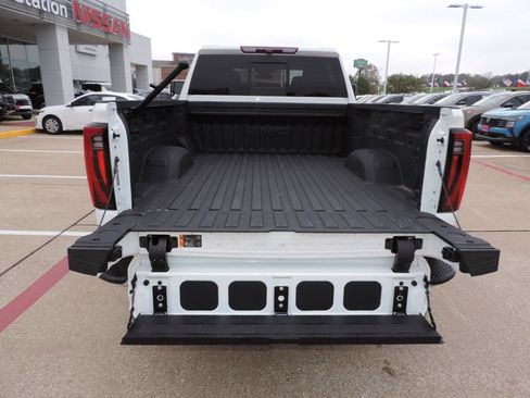 Used 2025 GMC Sierra 2500 SLT w/ SLT Convenience Package image 19
