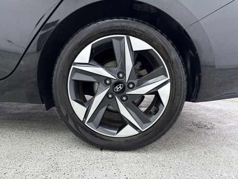 Used 2022 Hyundai Elantra Limited w/ Preferred Accessory Package image 44