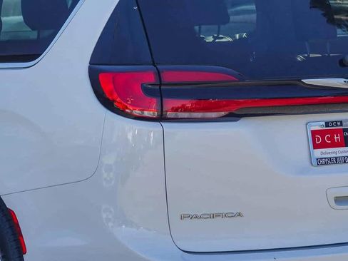 Certified 2024 Chrysler Pacifica Select image 7