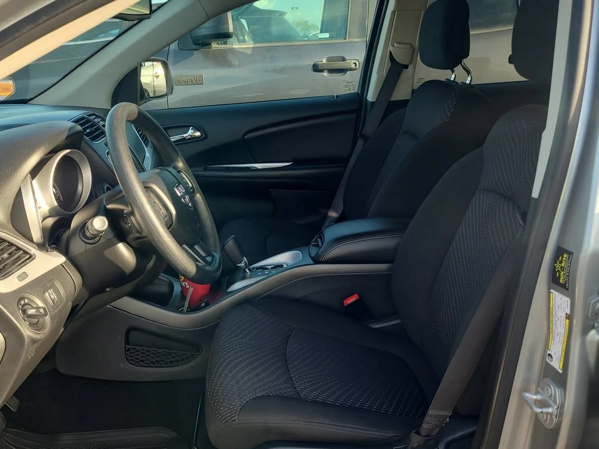 Used 2019 Dodge Journey SE FWD image 8