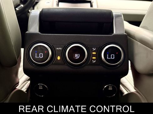 Used 2017 Land Rover Discovery HSE Luxury AWD/4WD image 18