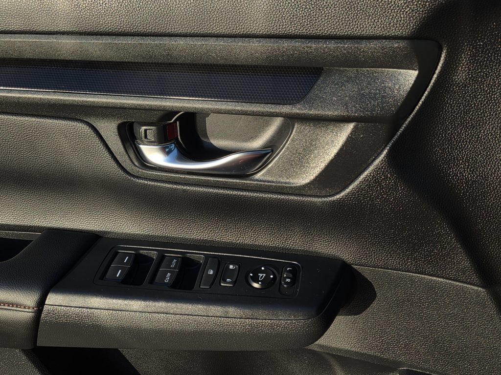 Used 2025 Honda CR-V Sport image 17