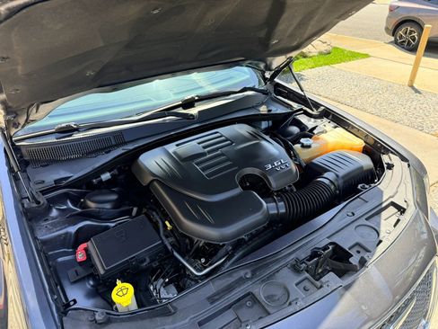 Used 2016 Chrysler 300 C RWD image 28