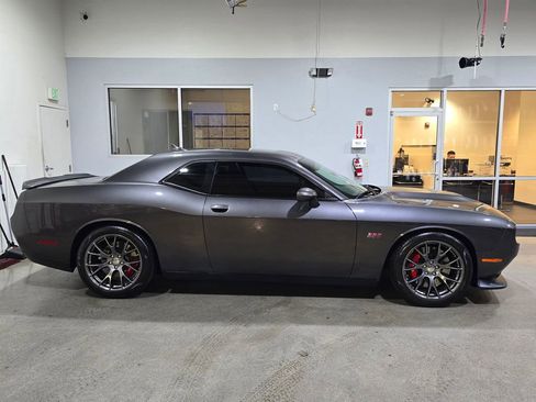 Used 2016 Dodge Challenger SRT w/ Technology Group image 4