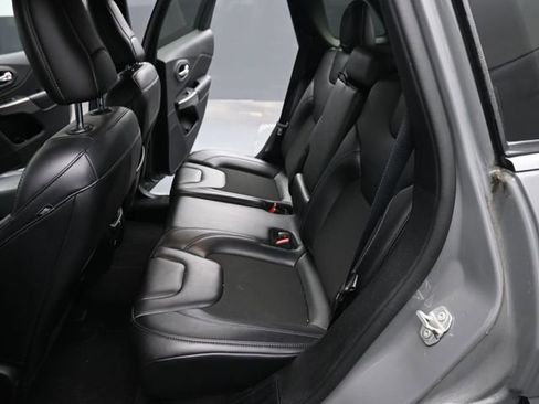 Used 2021 Jeep Cherokee Latitude Plus image 11