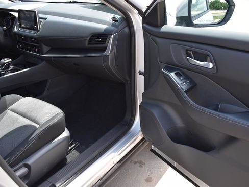 Used 2025 Nissan Rogue SV AWD/4WD image 15