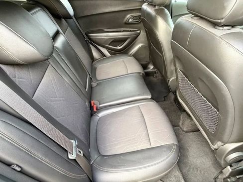 Used 2018 Chevrolet Trax LT w/ LT Convenience Package FWD image 14